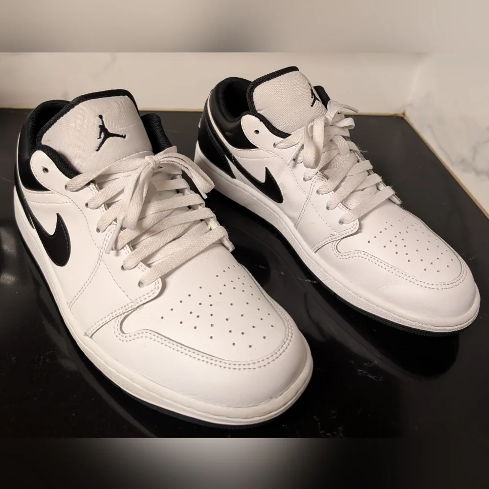 Nike Men’s Low-Top Sneakers White and Black